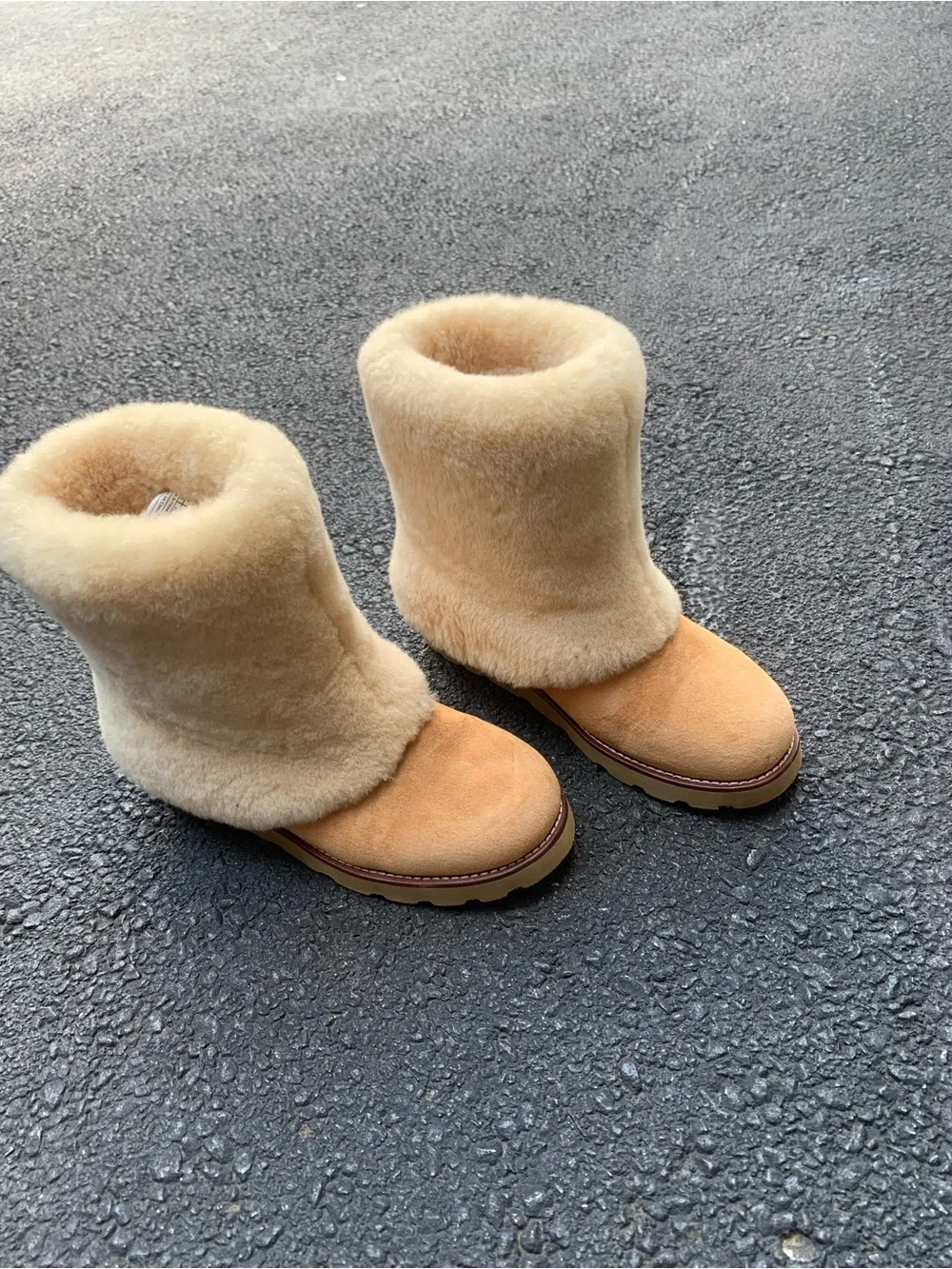 UGG Chestnut Shearling Short Winter Boots